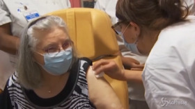 V-Day: una 78enne la prima vaccinata in Francia