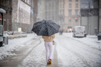 Milano si risveglia sotto la neve: le foto della città imbiancata