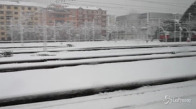 Milano sotto la neve, cancellazioni e disagi in Stazione Centrale
