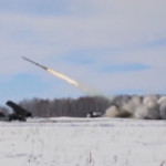 Russia, l’addestramento in Siberia dell’esercito nel giorno di Natale