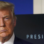 Usa, Trump cede: firma aiuti Covid-19 da 900 miliardi e scongiura shutdown