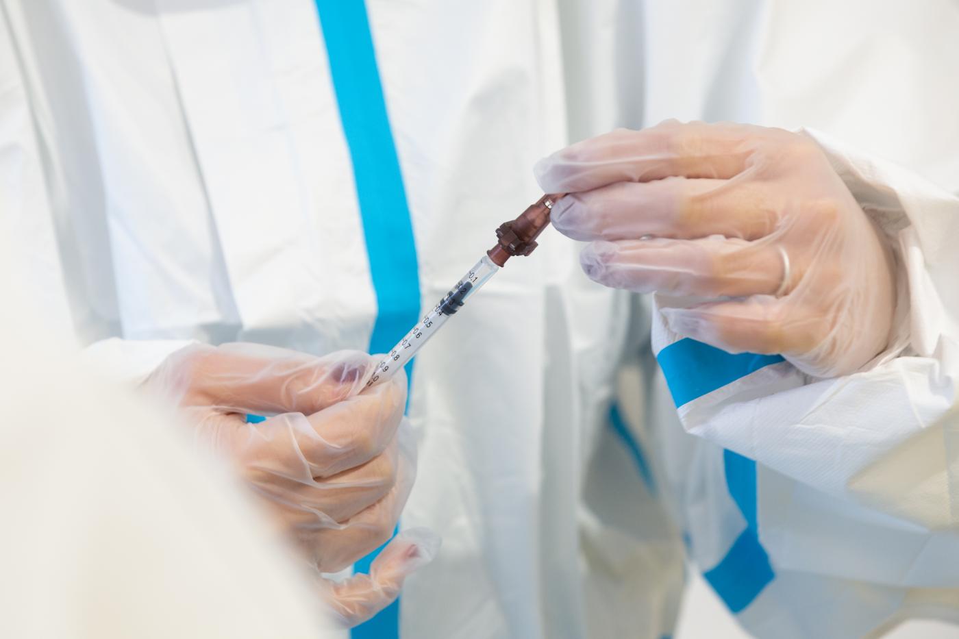 Aifa: 6 dosi da ogni flaconcino Pfizer, non 5