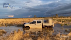 Australia, elicottero salva padre e figlio da alluvione