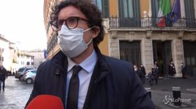 Covid, Toninelli: “Sbagliano i politici che passano la fila e si vaccinano prima di chi salva le vite”