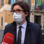 Recovery, Toninelli: “Renzi ha creato un acronimo che porta sfiga. Ricorda Italia 90”