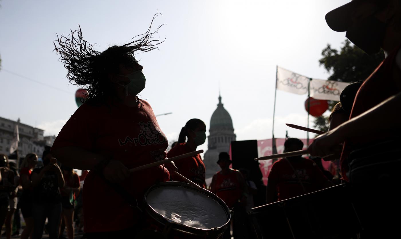 Argentina legalizza l’aborto: sì del Senato