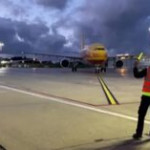 L’arrivo a Ciampino dell’aereo con migliaia di dosi