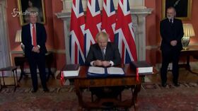 Uk: Johnson firma l’accordo commerciale post Brexit