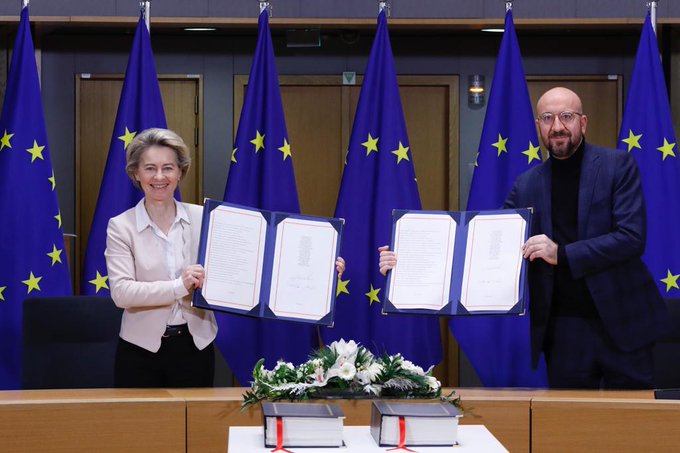 Brexit, von der Leyen e Michel hanno firmato accordo commerciale Brexit, von der Leyen e Michel hanno firmato accordo commerciale