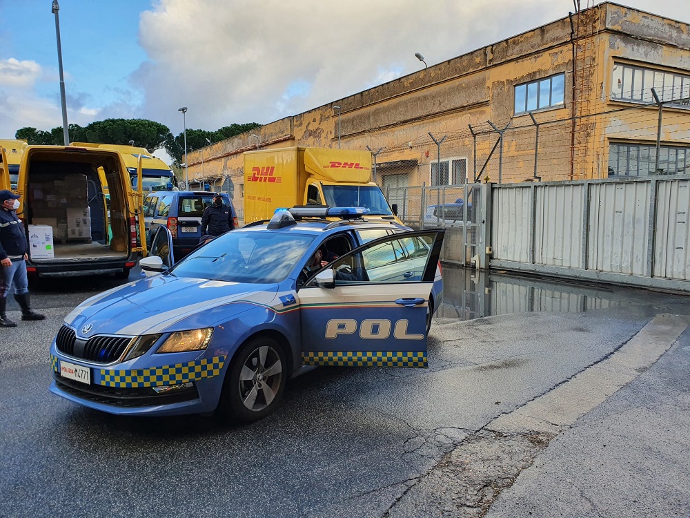 Vaccino, il secondo carico in Italia. Al via la distribuzione Vaccino, il secondo carico in Italia. Al via la distribuzione