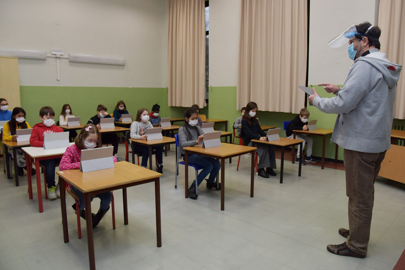 Covid: Iss, impennata di contagi in giovanissimi tra i 6 e gli 11 anni