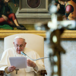 Il Papa ha la sciatalgia, niente messa e Te Deum
