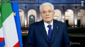 Mattarella: “Vaccinarsi è un dovere, io lo farò appena possibile”