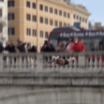 Roma: il tradizionale tuffo di Mister Ok nel Tevere per salutare il 2021