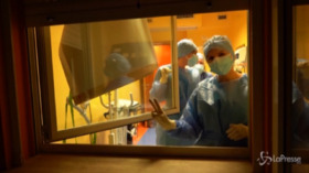 Capodanno in terapia intensiva, il medico: “L’ augurio è che finisca questo incubo”
