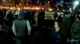 Ucraina, attivisti dell’estrema destra marciano per Kiev