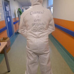 Brindisi, infermiere scrive proposta di matrimonio sulla tuta anti-Covid