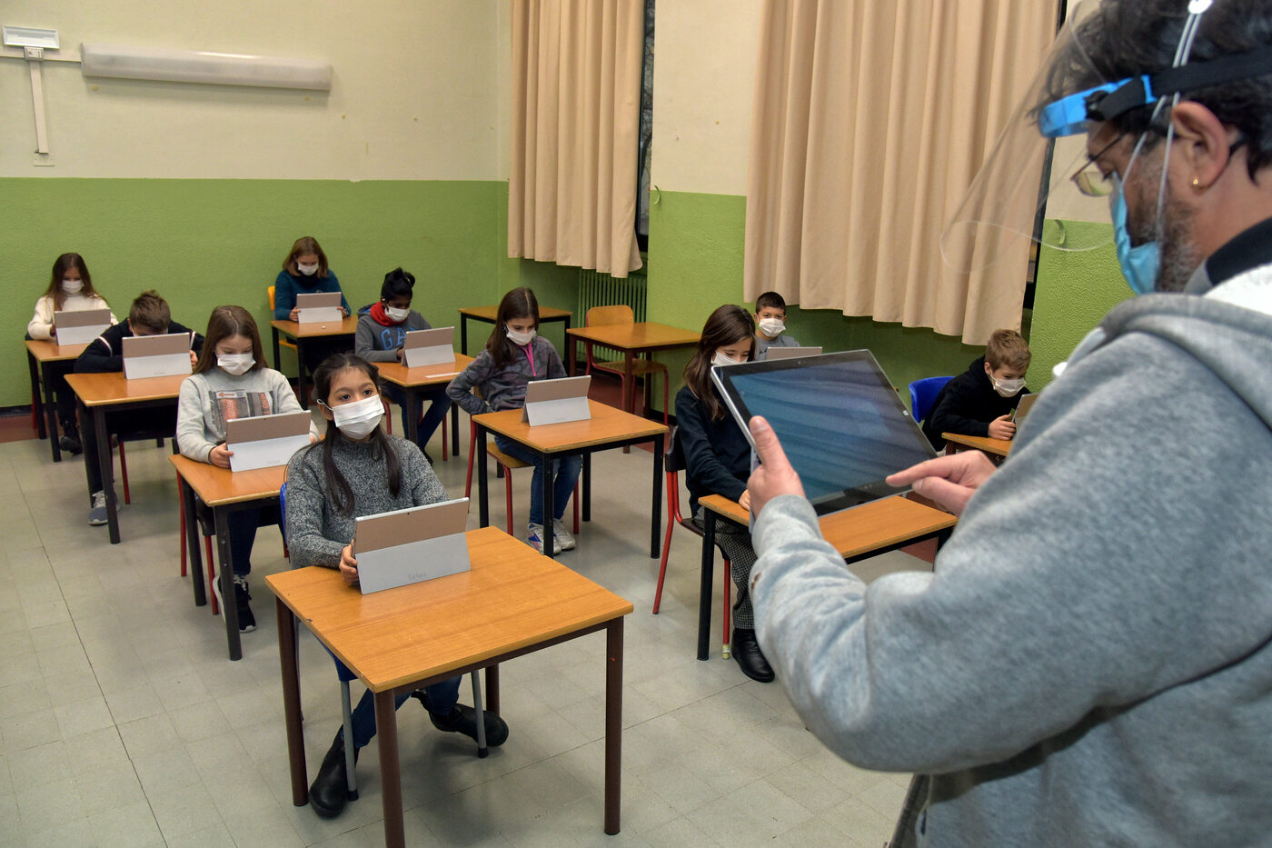 Scuola, Conte: Avanti con riapertura il 7 gennaio al 50%. Dubbi di sindacati e Regioni