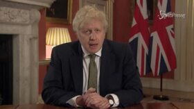 Lockdown in Inghilterra, Johnson: “Il governo vi chiede di rimanere a casa”