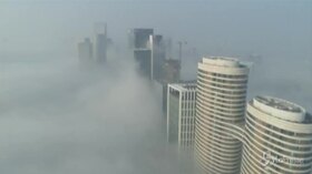 Israele, Tel Aviv ricoperta da una fitta e misteriosa nebbia