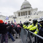 Usa, congresso riunito per ratificare vittoria Biden: proteste davanti a Capitol Hill
