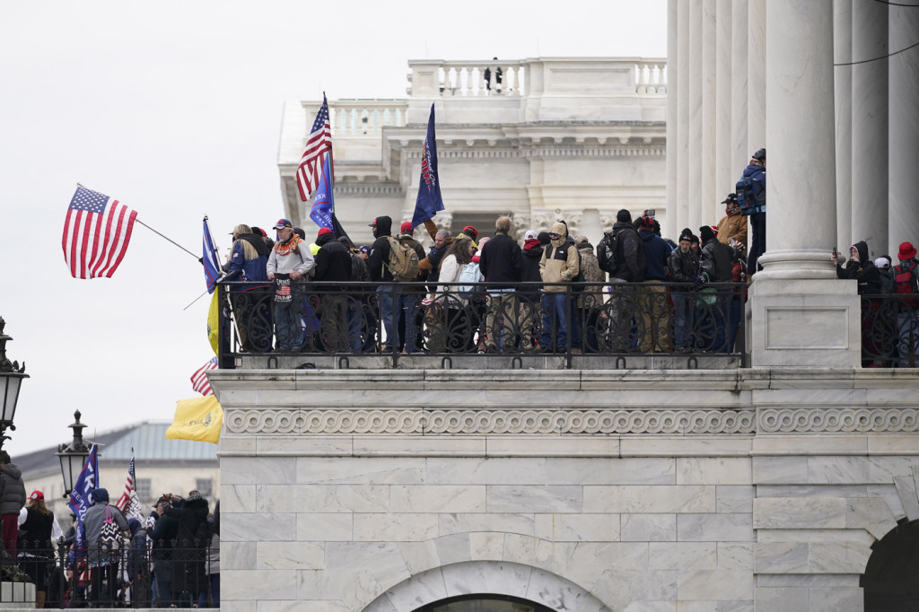 Galleria foto 'I manifestanti trumpisti assediano Capitol Hill | FOTOGALLERY' - foto 13