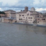 Roma, Tevere in piena dopo il maltempo: isola Tiberina semi sommersa