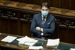 Conte-Renzi è stallo. Senza dimissioni premier, crisi al buio vicina
