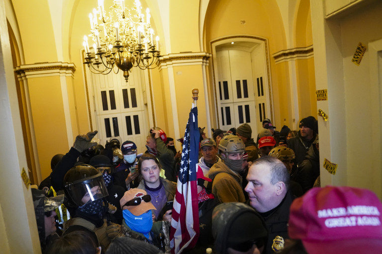 Irruzione a Capitol Hill dei manifestanti a favore di Trump