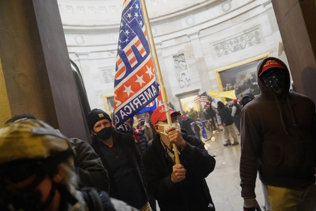 Galleria foto 'I manifestanti trumpisti profanano il Capitol, tempio della democrazia' - foto 7