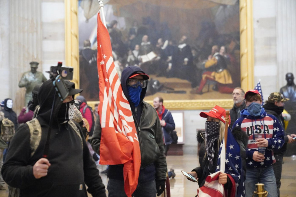 Galleria foto 'I manifestanti trumpisti profanano il Capitol, tempio della democrazia' - foto 4
