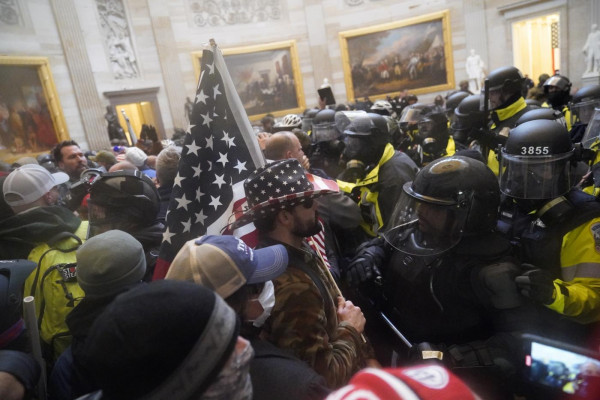 Irruzione a Capitol Hill dei manifestanti a favore di Trump