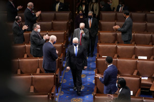 Washington DC, il Congresso statunitense riprende la seduta per certificare la vittoria di Joe Biden