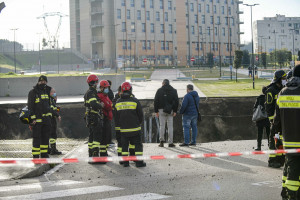 Maxi voragine nel parcheggio dell'Ospedale del Mare a Ponticelli