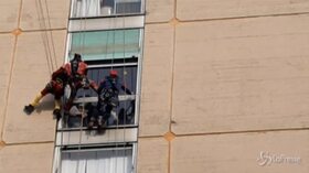 Coronavirus, i supereroi visitano i bimbi ricoverati all’Ospedale San Paolo di Milano