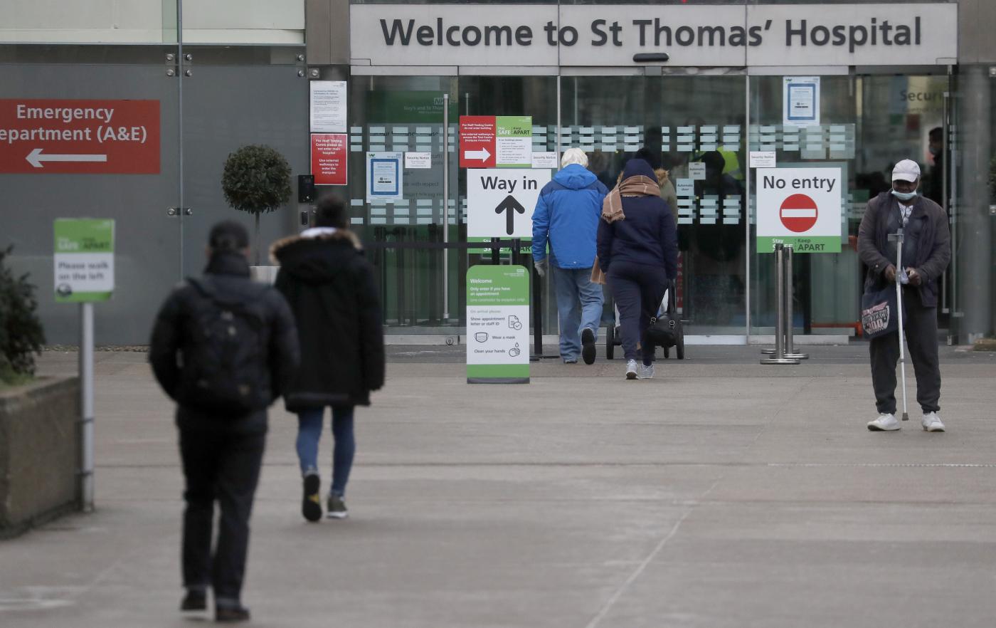 Regno Unito, l’annuncio del ministro della Salute: “Entro l’autunno tutti gli adulti saranno immunizzati” Regno Unito, l’annuncio del ministro della Salute: “Entro l’autunno tutti gli adulti saranno immunizzati”