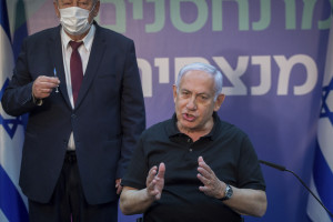 Covid Israele: il premier Netanyhau seconda dose del vaccino