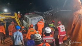 Indonesia, 11 morti e 18 feriti per due frane