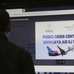 Indonesia, ritrovate le scatole nere e resti umani e detriti dell’aereo caduto