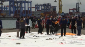 Disastro aereo Indonesia, trovati anche resti umani