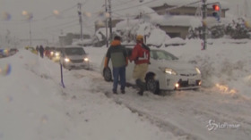 Giappone, nuova nevicata record nel paese blocca il traffico