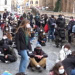 Riapertura scuole, la protesta del liceo Cavour di Roma a pochi passi dal Colosseo