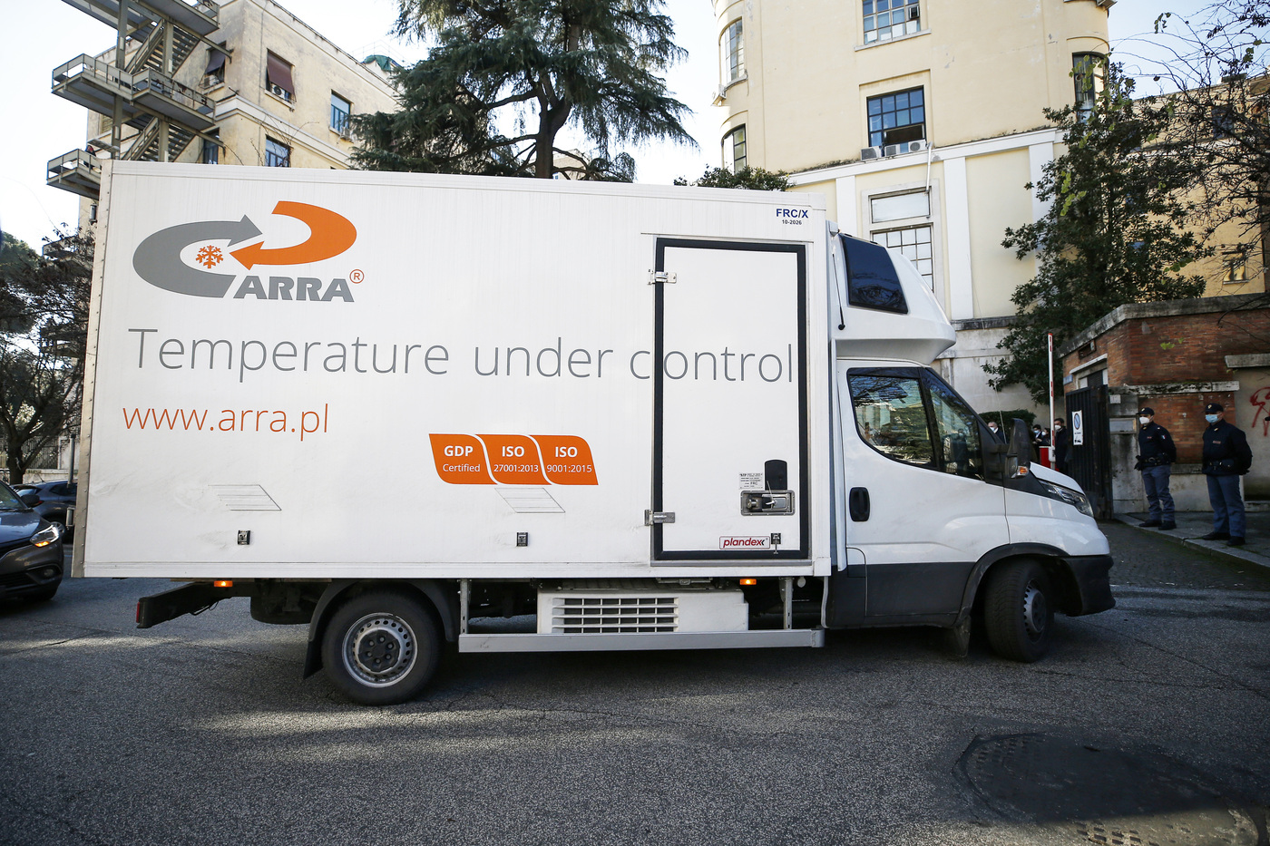 Vaccino anti-Covid, arrivate in Italia le prime 47mila dosi di Moderna Vaccino anti-Covid, arrivate in Italia le prime 47mila dosi di Moderna