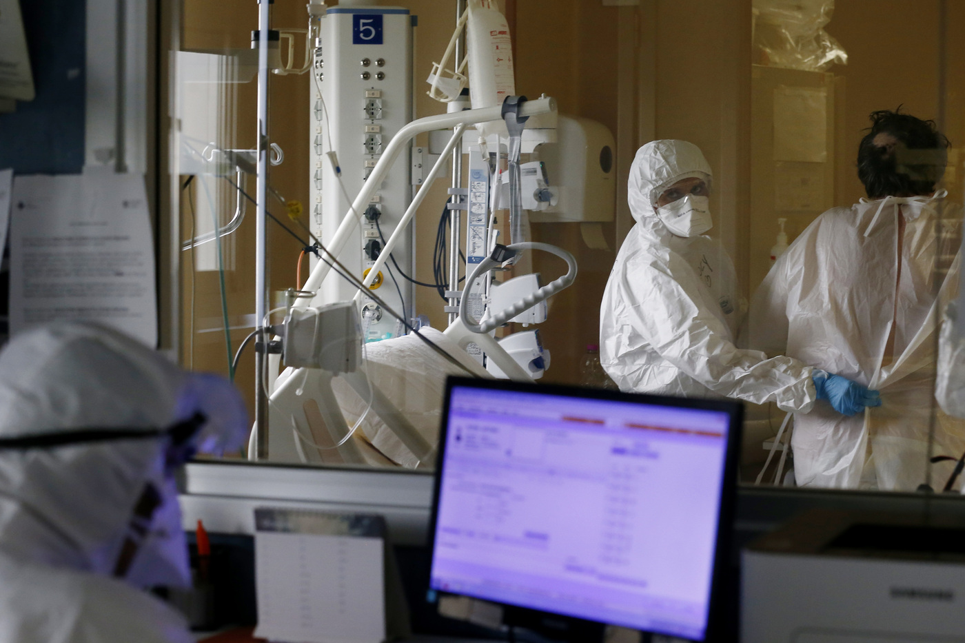 I dati, 14.242 nuovi casi. 616 i morti