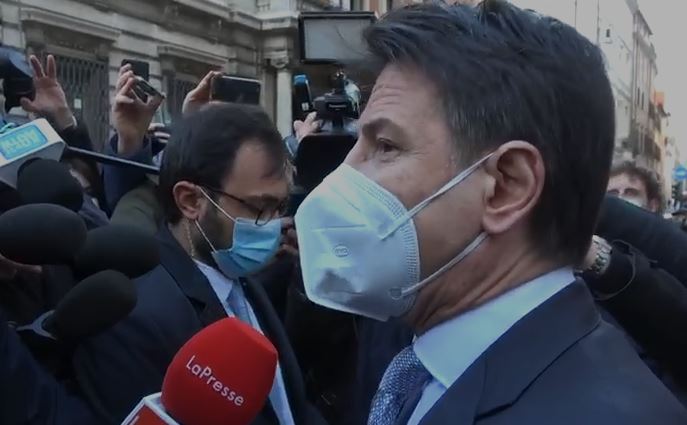 Conte al Colle. Mattarella: “Uscire velocemente da incertezza”. Il premier: “Lavoriamo a patto di legislatura”
