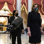 Impeachment, Pelosi: “Trump pericolo, via subito”. Il tycoon: “No alla violenza”
