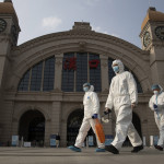 Due esperti Oms positivi al Covid, la Cina blocca la visita a Wuhan