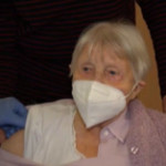 Germania, 101enne riceve la seconda dose del vaccino Pfizer