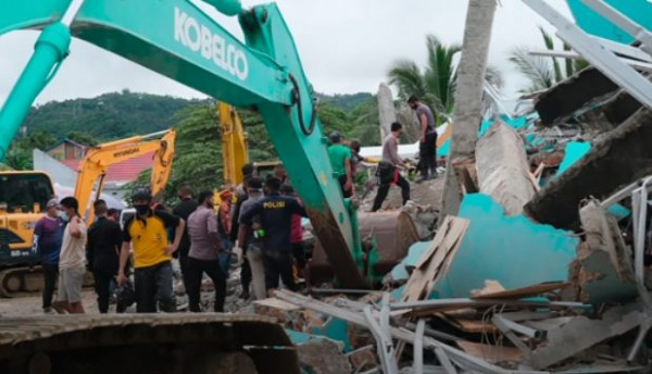 Indonesia, forte terremoto a Sulawesi: almeno 30 morti
