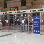 Milano, primo giorno di zona rossa: Stazione Centrale semi-deserta e controlli